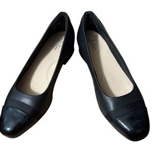 Clarks Women's Black Cap-Toe Flats